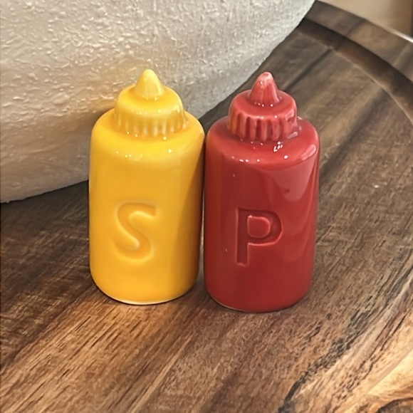 Cute Mini Salt and Pepper Shakers. - Picture 5 of 16